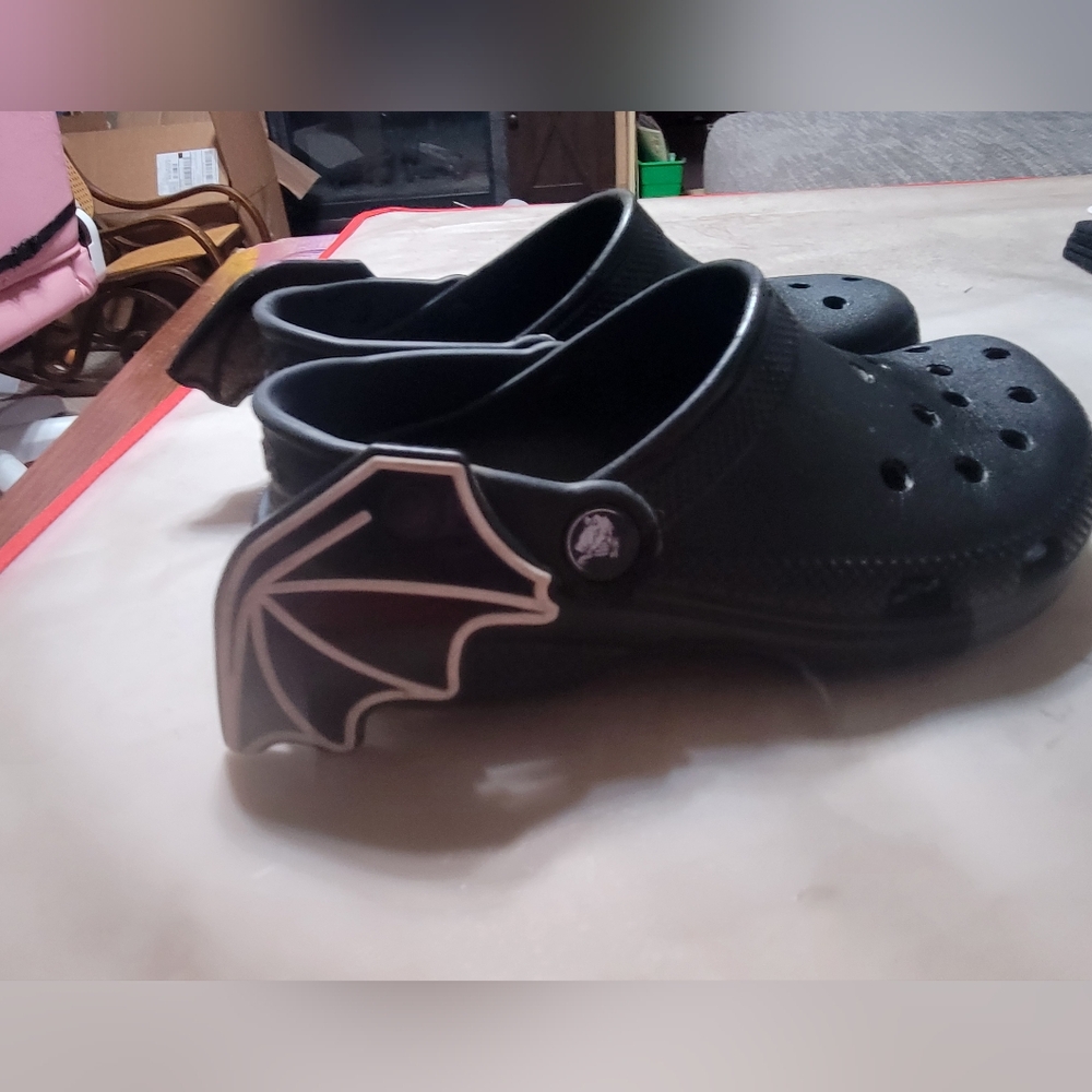 Crocs Youth‎ Black Dragon Wing Shoes Children's Size 1